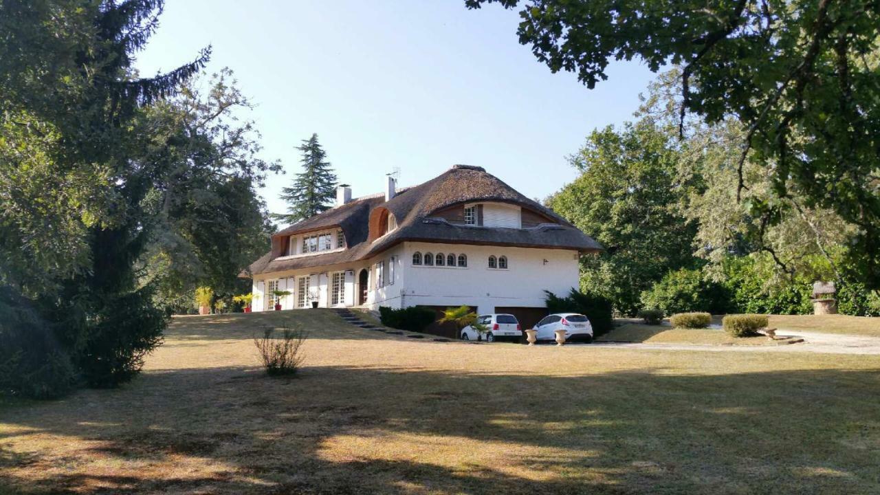 Bed and Breakfast La Belle Chaumiere Bretagne-de-Marsan Zewnętrze zdjęcie